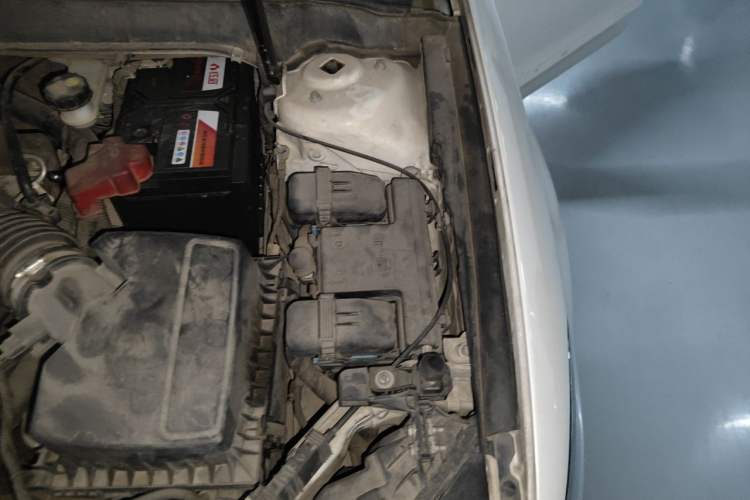Used Ford Mondeo 2013 2.0L GTDi 200 Fashion Edition Engine Bay Left