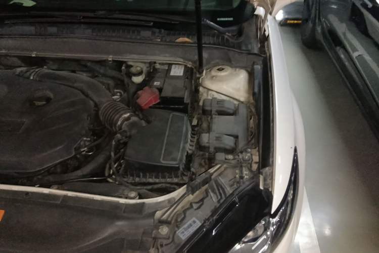 Used Ford Mondeo 2013 2.0L GTDi 200 Luxury Model Engine Bay Left