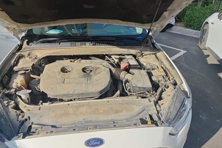 Used Ford Mondeo 2013 2.0L GTDi 200 Fashion Edition Engine Bay Left