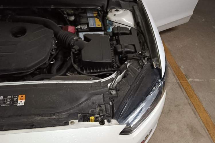 Used Ford Mondeo 2013 2.0L GTDi 200 Luxury Model Engine Bay Left
