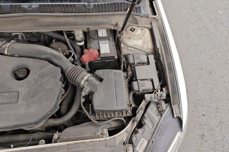 Used Ford Mondeo 2013 2.0L GTDi 200 Luxury Model Engine Bay Left
