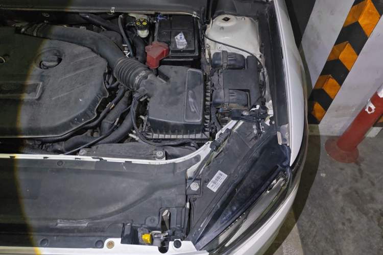 Used Ford Mondeo 2013 2.0L GTDi 200 Luxury Model Engine Bay Left