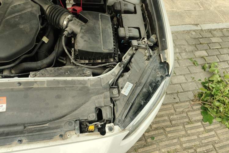Used Ford Mondeo 2013 2.0L GTDi240 Luxury Sport Model Engine Bay Left