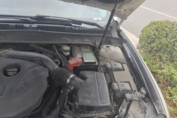 Used Ford Mondeo 2013 2.0L GTDi 200 Luxury Model Engine Bay Left