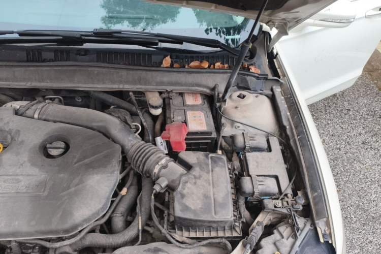 Used Ford Mondeo 2013 2.0L GTDi 200 Fashion Edition Engine Bay Left