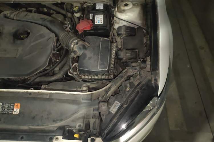 Used Ford Mondeo 2013 2.0L GTDi 200 Fashion Edition Engine Bay Left