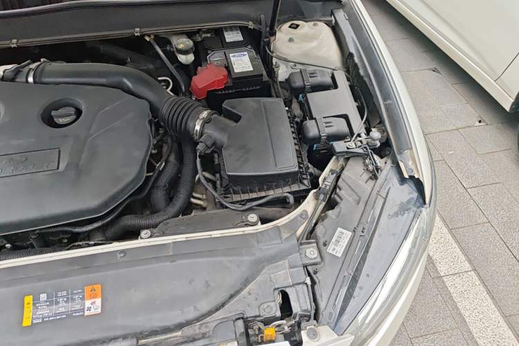Used Ford Mondeo 2013 2.0L GTDi 200 Luxury Model Engine Bay Left