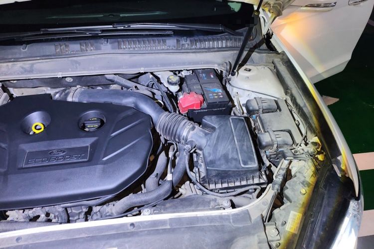 Used Ford Mondeo 2013 2.0L GTDi 200 Fashion Edition Engine Bay Left