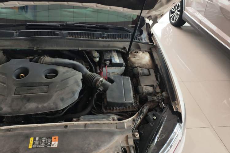 Used Ford Mondeo 2013 2.0L GTDi 200 Fashion Edition Engine Bay Left