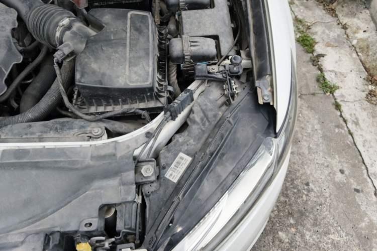 Used Ford Mondeo 2013 2.0L GTDi 200 Luxury Model Engine Bay Left