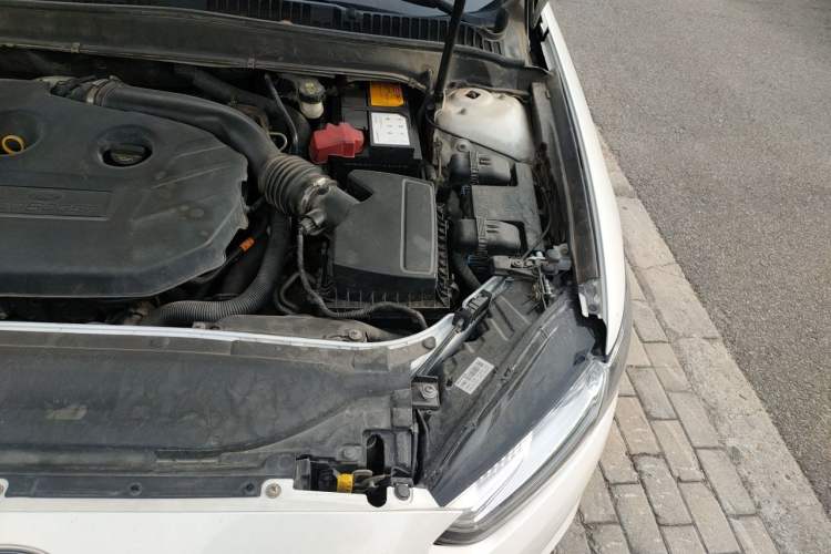 Used Ford Mondeo 2013 2.0L GTDi240 Flagship Edition Engine Bay Left