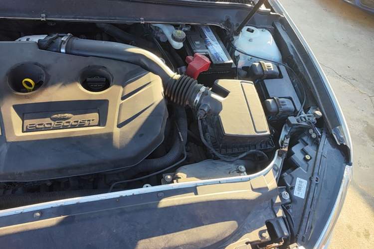 Used Ford Mondeo 2013 2.0L GTDi 200 Fashion Edition Engine Bay Left