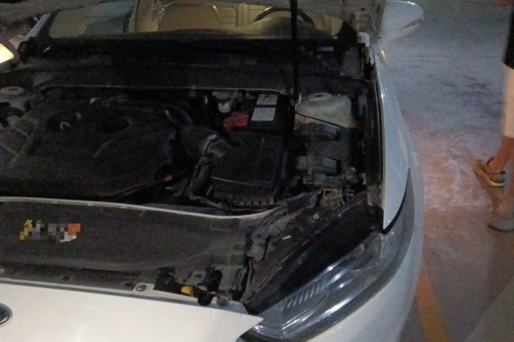 Used Ford Mondeo 2013 2.0L GTDi 200 Fashion Edition Engine Bay Left