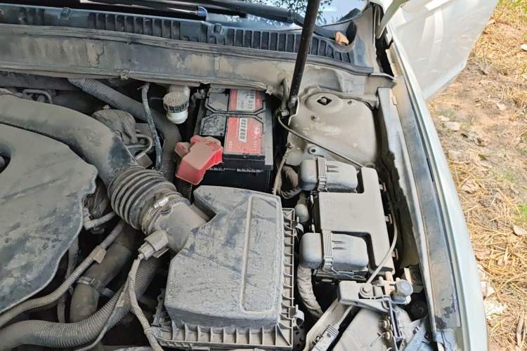 Used Ford Mondeo 2013 2.0L GTDi 200 Luxury Model Engine Bay Left