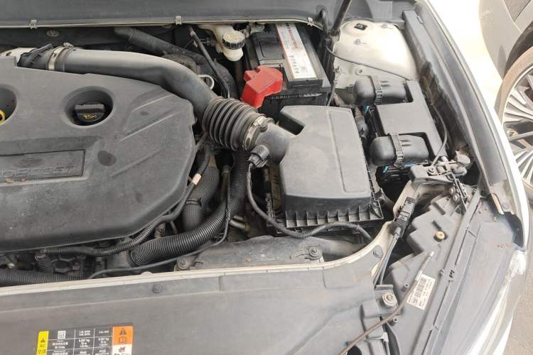 Used Ford Mondeo 2013 2.0L GTDi 200 Fashion Edition Engine Bay Left