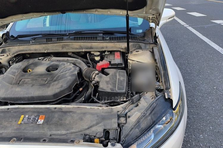 Used Ford Mondeo 2013 2.0L GTDi240 Luxury Sport Model Engine Bay Left