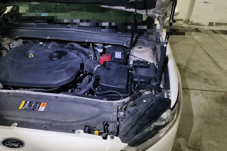 Used Ford Mondeo 2013 2.0L GTDi 200 Luxury Model Engine Bay Left