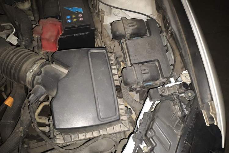 Used Ford Mondeo 2013 2.0L GTDi240 Luxury Sport Model Engine Bay Left