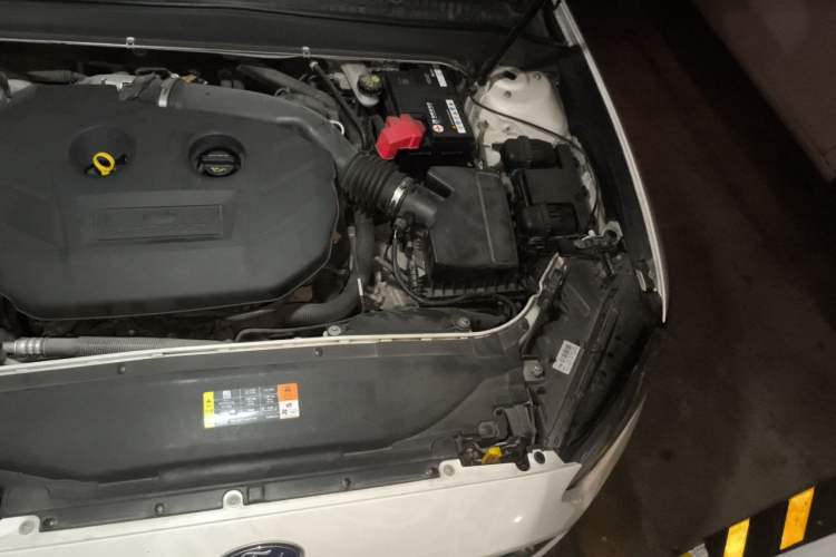 Used Ford Mondeo 2013 2.0L GTDi 200 Luxury Model Engine Bay Left