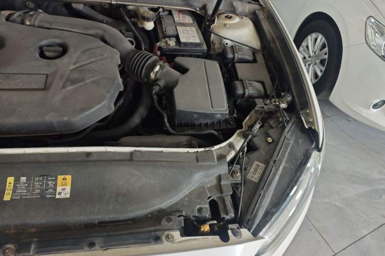 Used Ford Mondeo 2013 2.0L GTDi 200 Fashion Edition Engine Bay Left