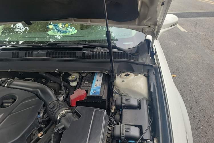 Used Ford Mondeo 2013 2.0L GTDi 200 Fashion Edition Engine Bay Left