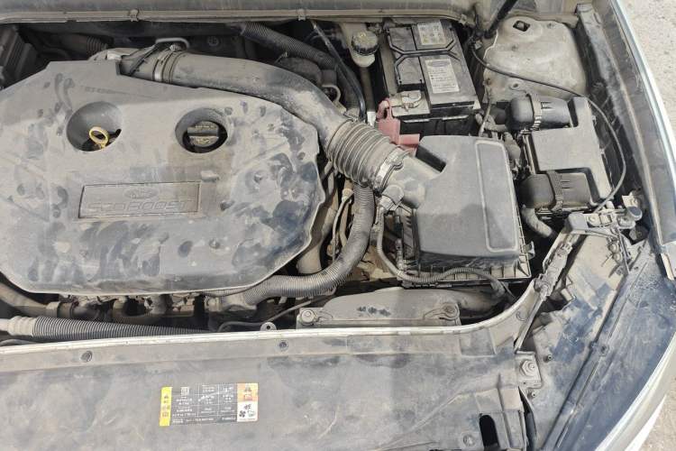 Used Ford Mondeo 2013 2.0L GTDi 200 Luxury Model Engine Bay Left