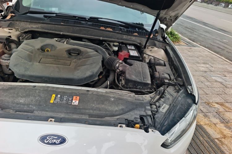 Used Ford Mondeo 2013 2.0L GTDi240 Luxury Sport Model Engine Bay Left