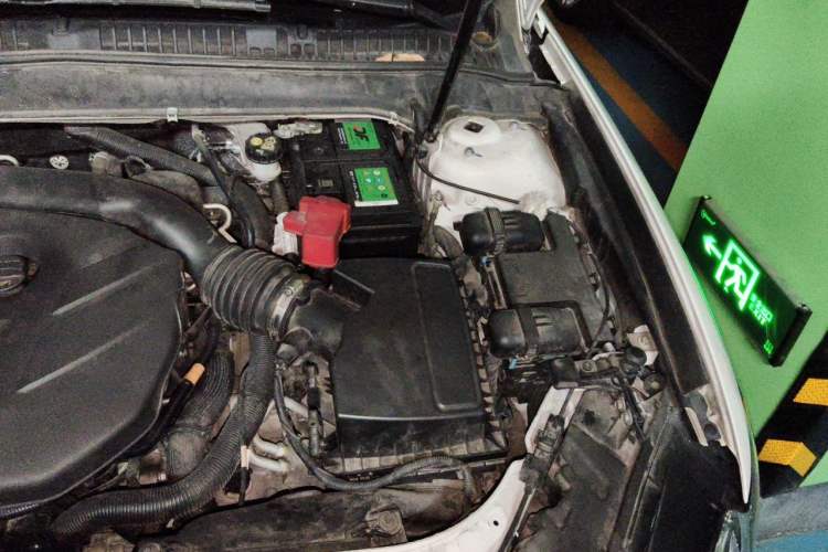 Used Ford Mondeo 2013 2.0L GTDi240 Luxury Sport Model Engine Bay Left
