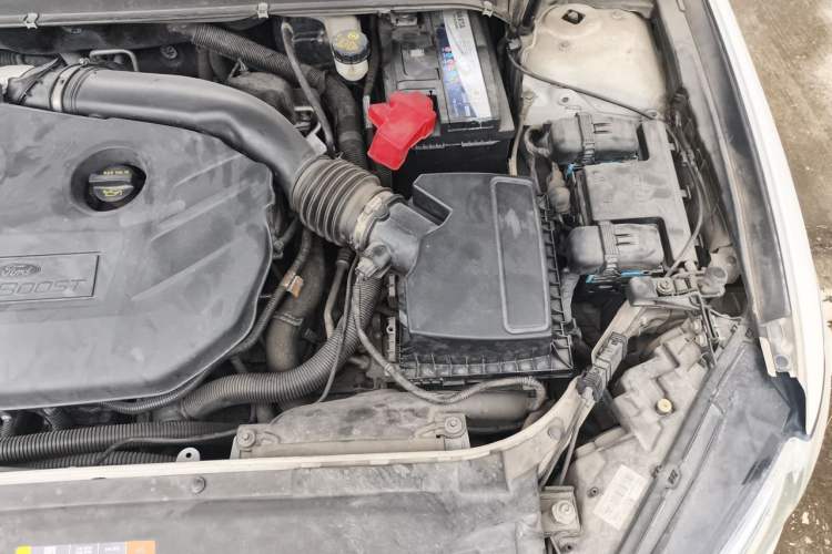 Used Ford Mondeo 2013 2.0L GTDi 200 Fashion Edition Engine Bay Left
