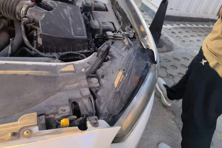 Used Ford Mondeo 2013 2.0L GTDi240 Luxury Sport Model Engine Bay Left