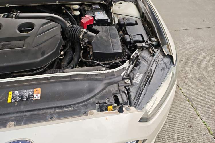 Used Ford Mondeo 2013 2.0L GTDi 200 Luxury Model Engine Bay Left