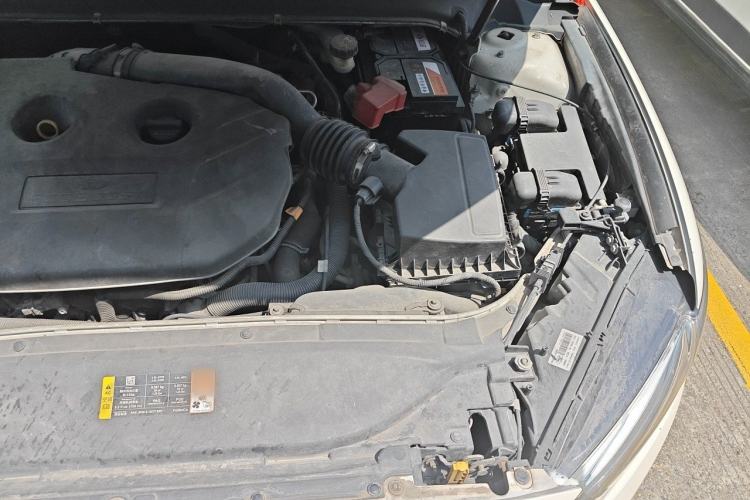 Used Ford Mondeo 2013 2.0L GTDi 200 Luxury Model Engine Bay Left