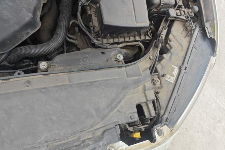 Used Ford Mondeo 2013 2.0L GTDi 200 Luxury Model Engine Bay Left
