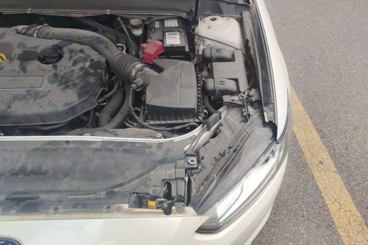 Used Ford Mondeo 2013 2.0L GTDi240 Flagship Edition Engine Bay Left