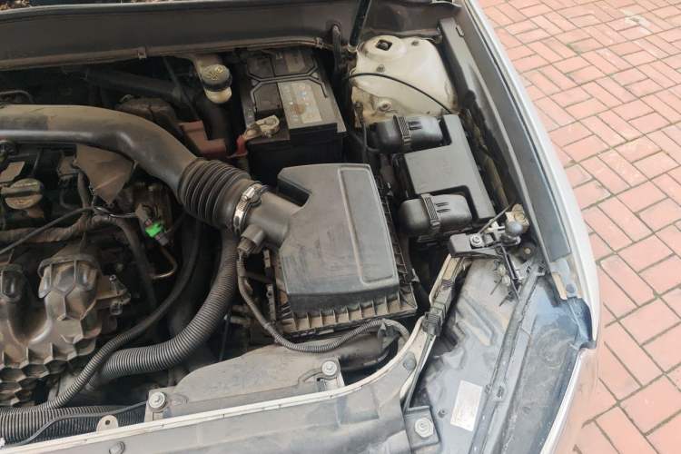 Used Ford Mondeo 2013 2.0L GTDi240 Luxury Sport Model Engine Bay Left