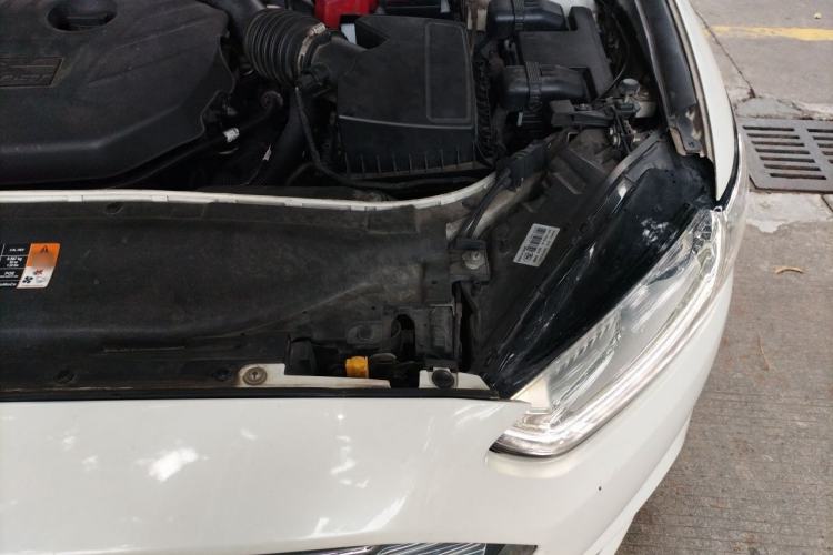 Used Ford Mondeo 2013 2.0L GTDi240 Flagship Edition Engine Bay Left