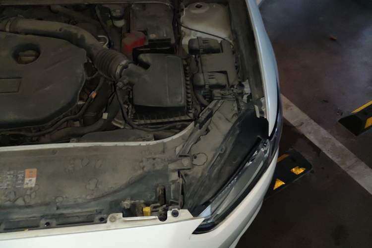 Used Ford Mondeo 2013 2.0L GTDi 200 Luxury Model Engine Bay Left