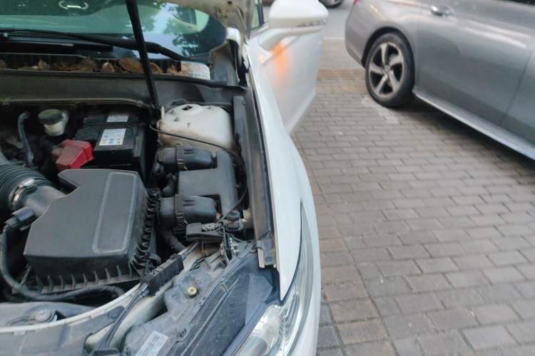Used Ford Mondeo 2013 2.0L GTDi 200 Fashion Edition Engine Bay Left