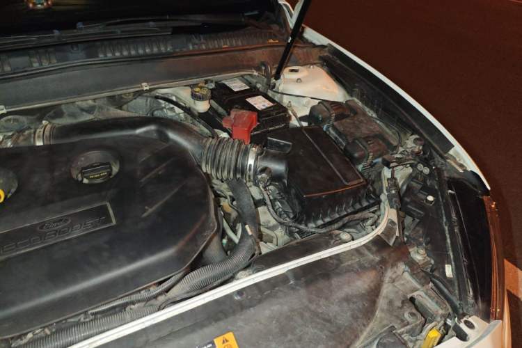 Used Ford Mondeo 2013 2.0L GTDi 200 Fashion Edition Engine Bay Left