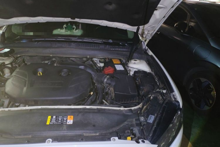 Used Ford Mondeo 2013 2.0L GTDi 200 Luxury Model Engine Bay Left