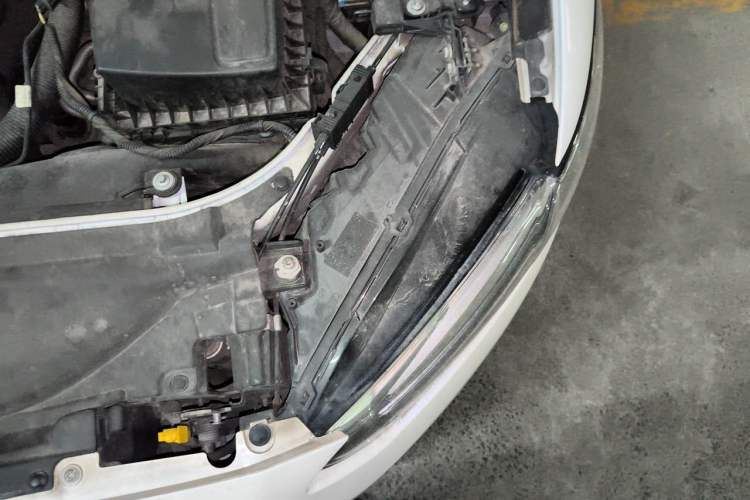 Used Ford Mondeo 2013 2.0L GTDi 200 Luxury Model Engine Bay Left