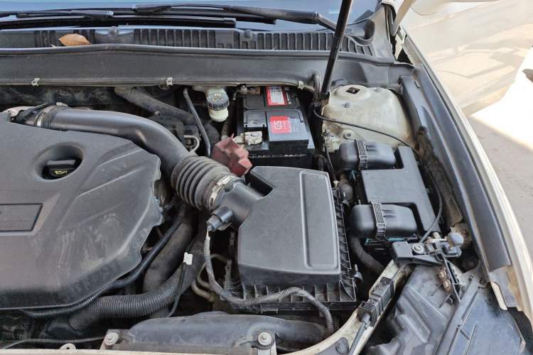 Used Ford Mondeo 2013 2.0L GTDi240 Luxury Sport Model Engine Bay Left