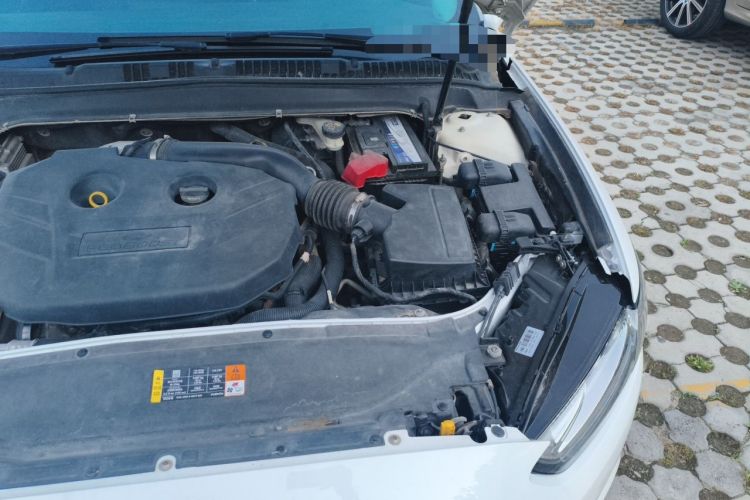 Used Ford Mondeo 2013 2.0L GTDi 200 Luxury Model Engine Bay Left