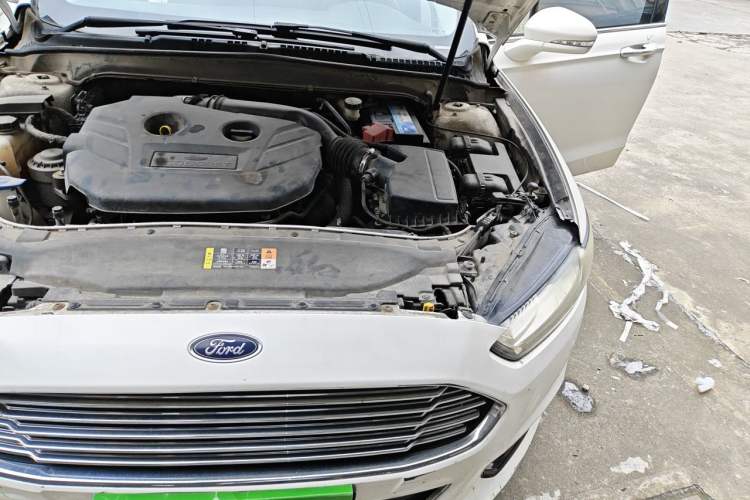 Used Ford Mondeo 2013 2.0L GTDi 200 Fashion Edition Engine Bay Left