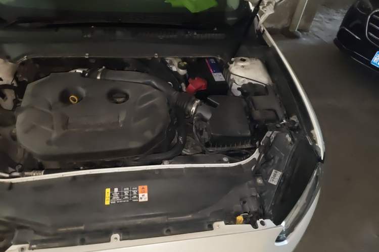 Used Ford Mondeo 2013 2.0L GTDi240 Luxury Sport Model Engine Bay Left