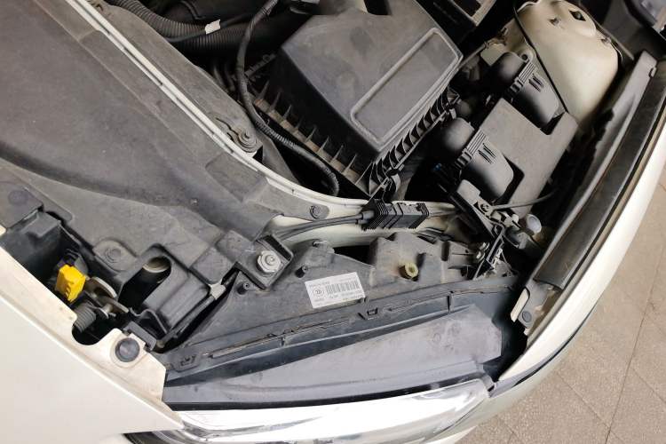 Used Ford Mondeo 2013 2.0L GTDi 200 Fashion Edition Engine Bay Left