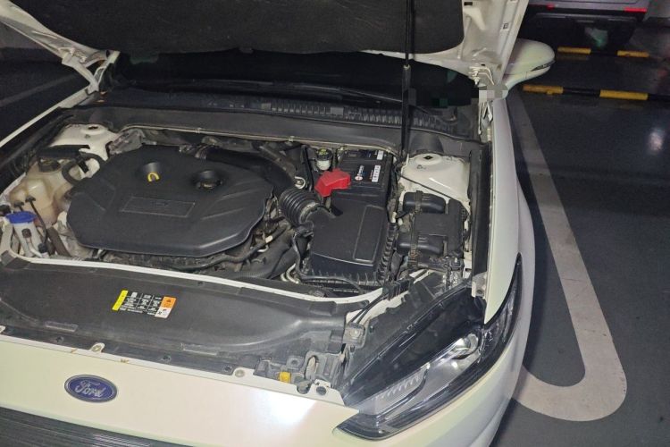 Used Ford Mondeo 2013 2.0L GTDi240 Luxury Sport Model Engine Bay Left