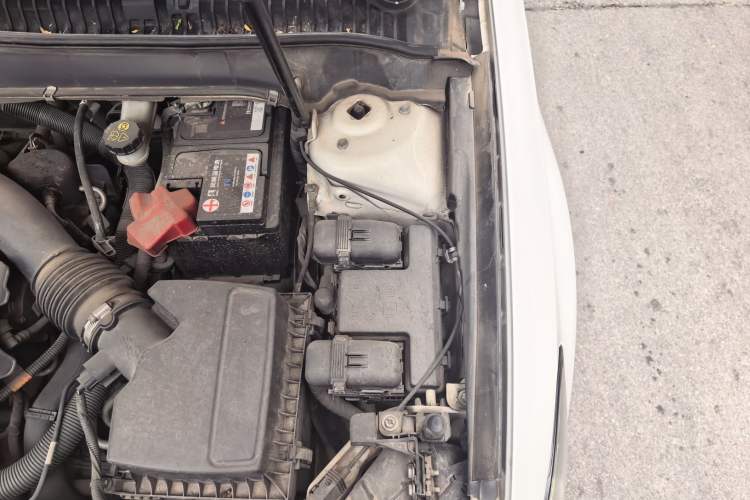 Used Ford Mondeo 2013 2.0L GTDi240 Luxury Sport Model Engine Bay Left