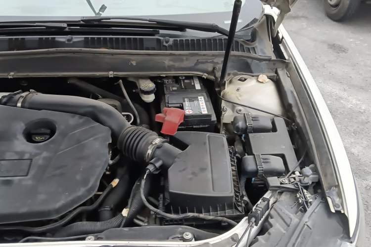 Used Ford Mondeo 2013 2.0L GTDi 200 Luxury Model Engine Bay Left