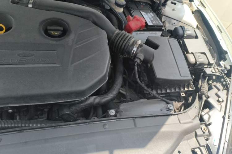 Used Ford Mondeo 2013 2.0L GTDi 200 Fashion Edition Engine Bay Left